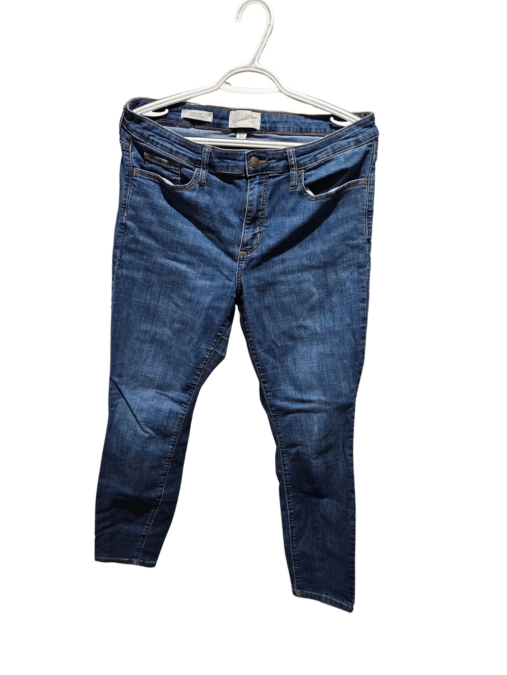 Universal Thread Mid Rise Skinny Blue Size 12/31 Like New